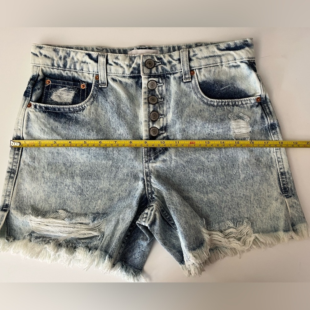 Vanilla Star | NWOT Women’s High Rise Acid Wash Distressed Jean Shorts - Picture 8 of 10